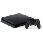 ⁦سوني بلايستيشن 4 سليم 500 جيجابايت مع 2 ذراع تحكم - أسود | Sony PlayStation 4 Slim⁩ - الصورة ⁦3⁩