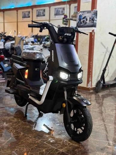 سكوتر كهربائي كيواي BEE EZI 650 وات