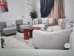 ⁦أنترية مودرن خشب زان طبيعي – 4 قطع – 2 كنبة مع مسند و2 كرسي فوتيه⁩ - الصورة ⁦2⁩