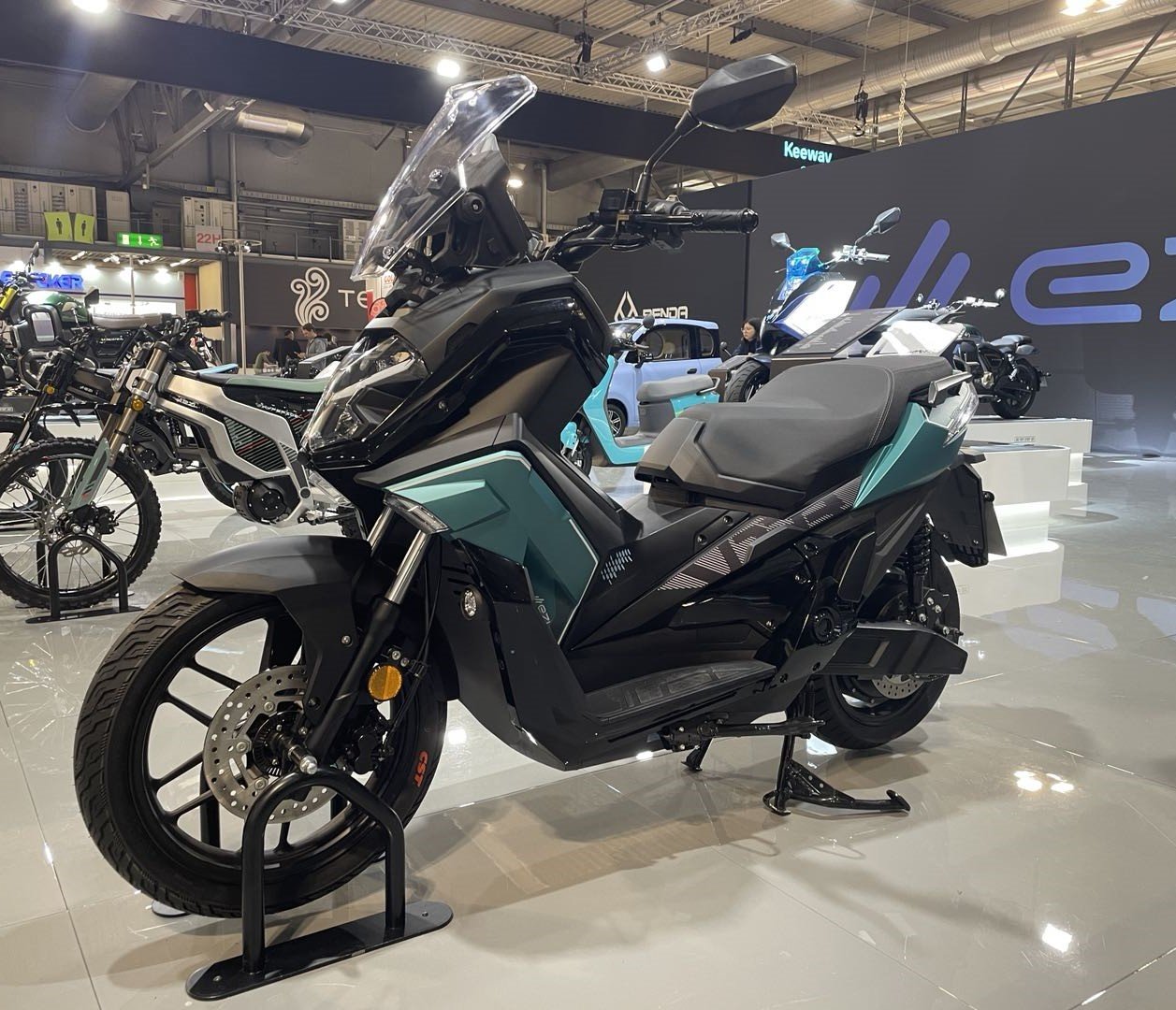 10121885 سكوتر كهربائي كيواي في تي ار بقدرة 3000 وات 01 KEEWAY VTR01 EZI - الصورة 1