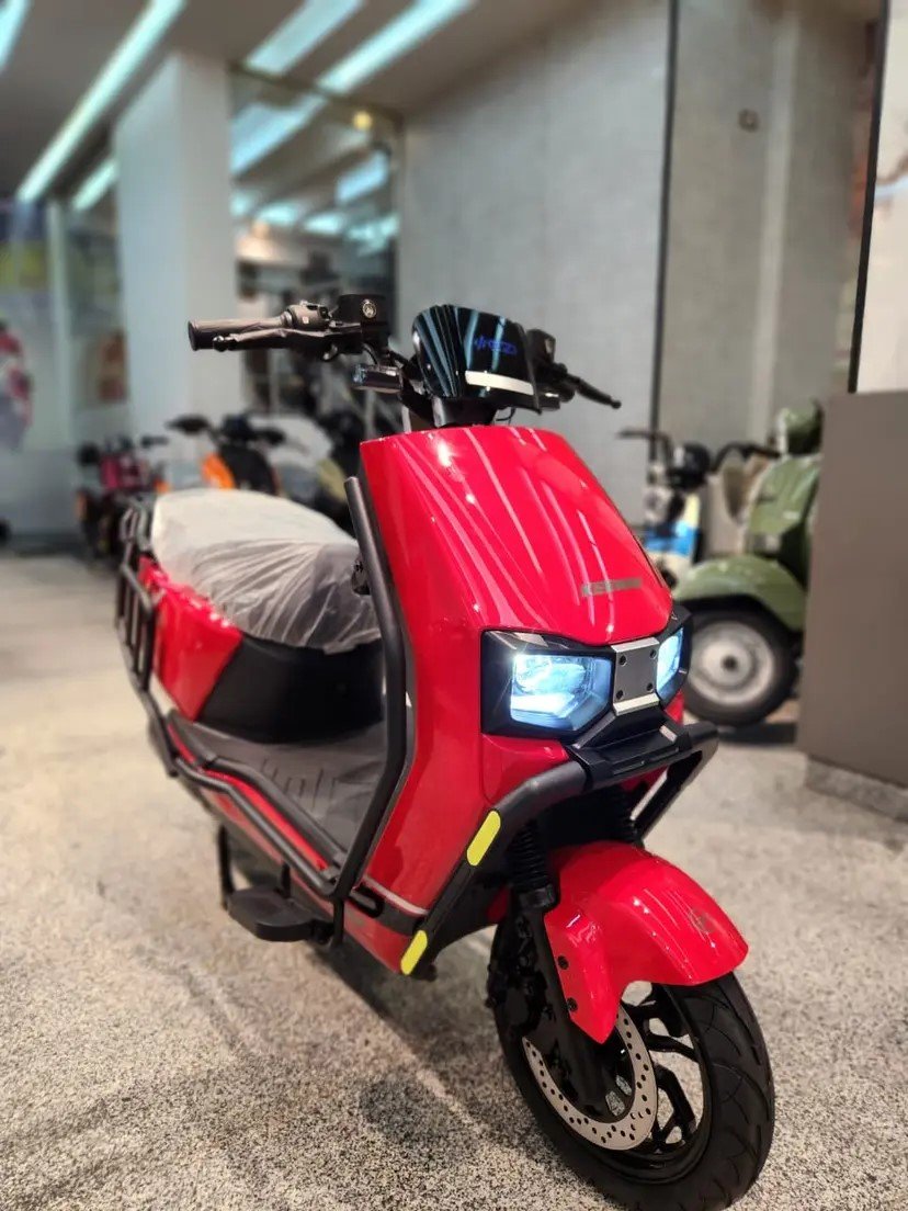 whatsapp-image-2025-06-02-at-9 (3) سكوتر كهربائي كيواي فولت واي بقدرة 2000 وات KEEWAY VOLTWAY 2000 W - الصورة 1
