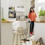 ⁦مكنسة كارشر اللاسلكية متعددة الأسطح ببطارية قوية – 600 مل – أبيض – KVA 2⁩ - الصورة ⁦5⁩