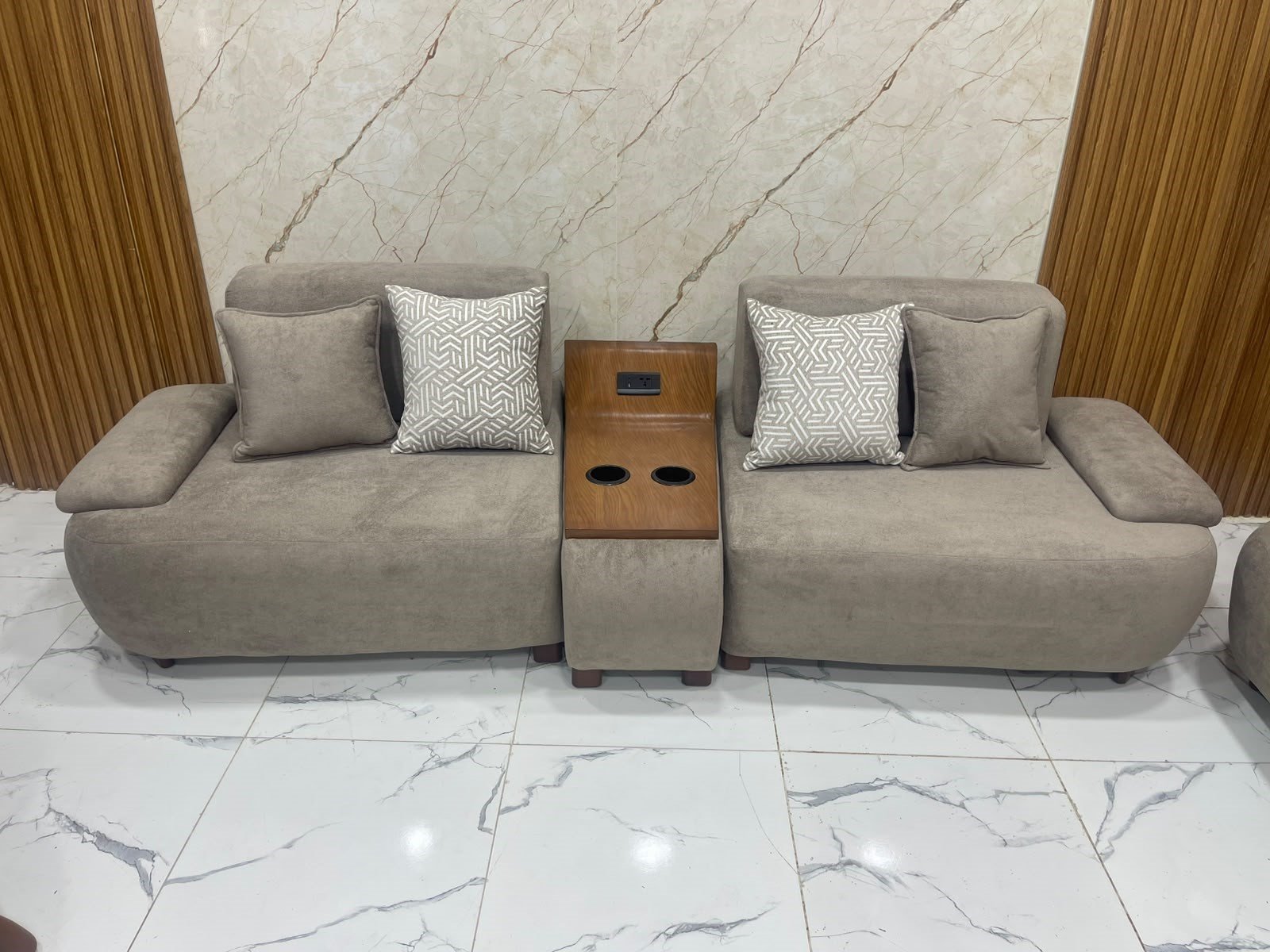 d413ec3c-394a-435e-b299-a7b7f1514505 أنترية مودرن دمياطي خشب زان طبيعي – 4 قطعة - الصورة 1